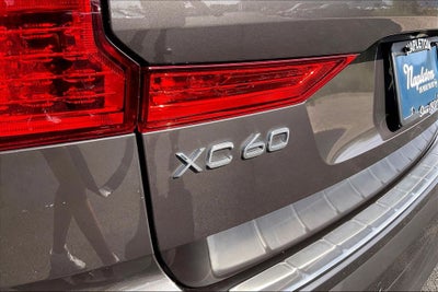 2022 Volvo XC60 B5 Momentum