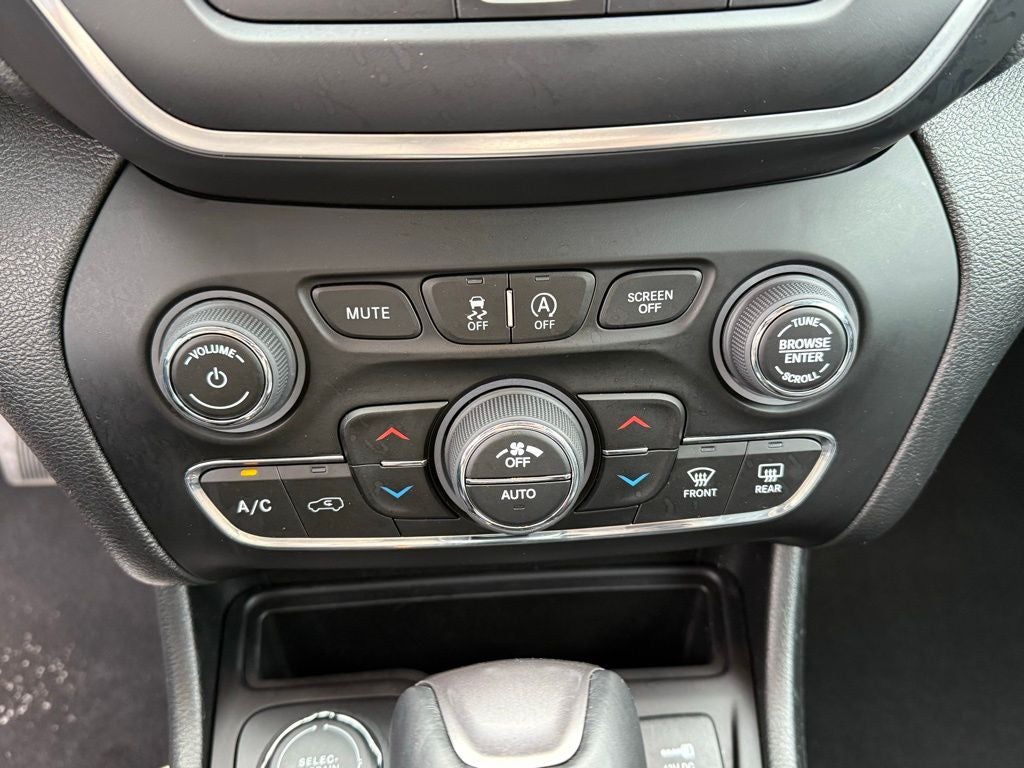 2022 Jeep Cherokee Latitude Lux