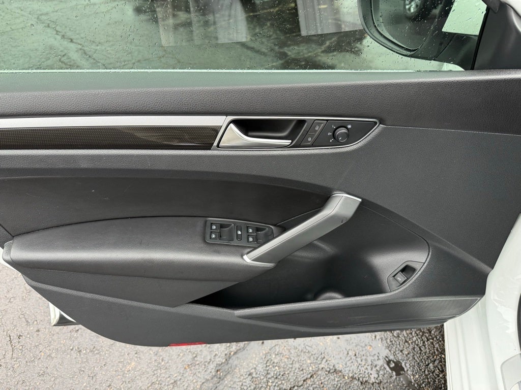 2019 Volkswagen Passat 2.0T SE R-Line