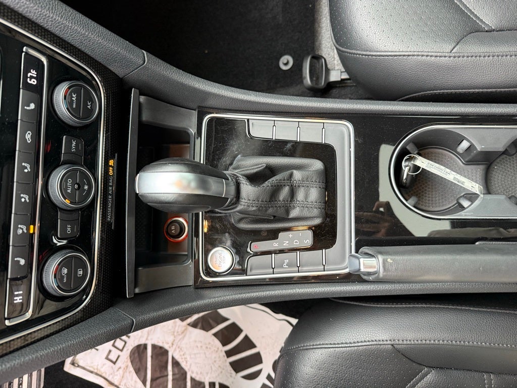 2019 Volkswagen Passat 2.0T SE R-Line