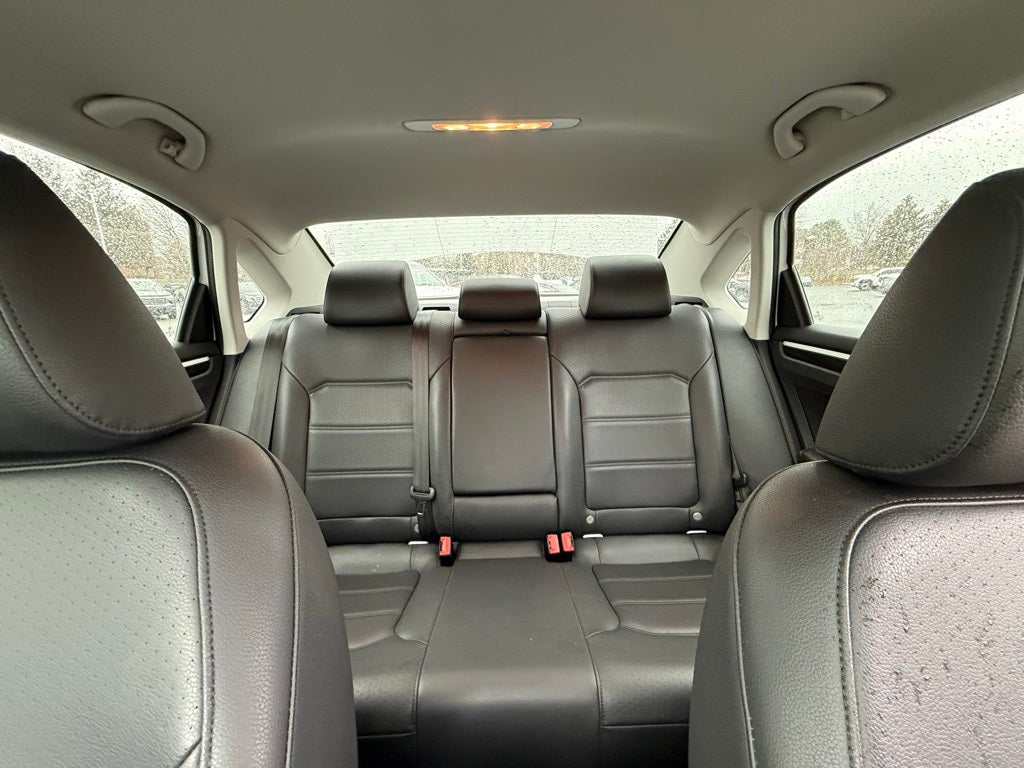 2019 Volkswagen Passat 2.0T SE R-Line