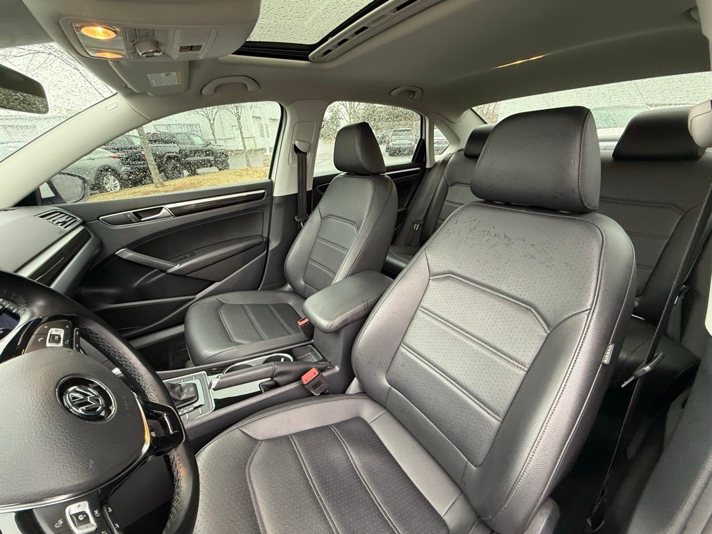 2019 Volkswagen Passat 2.0T SE R-Line