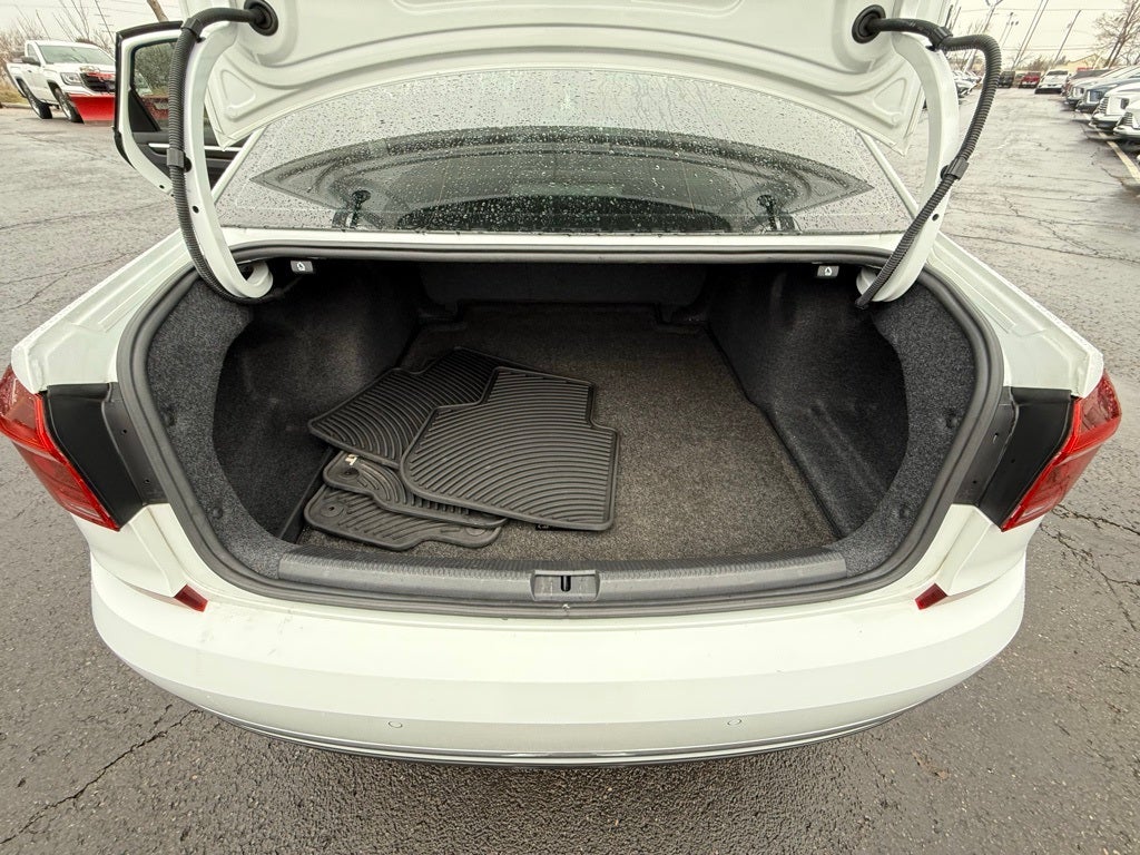 2019 Volkswagen Passat 2.0T SE R-Line