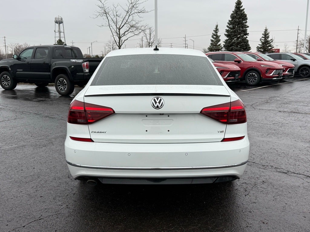 2019 Volkswagen Passat 2.0T SE R-Line