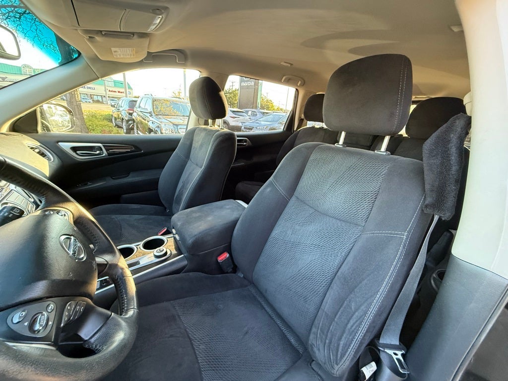 2016 Nissan Pathfinder SV