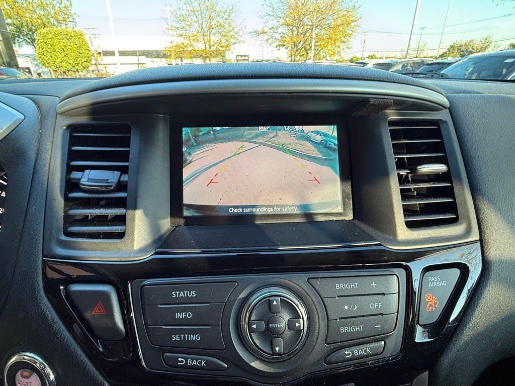 2016 Nissan Pathfinder SV