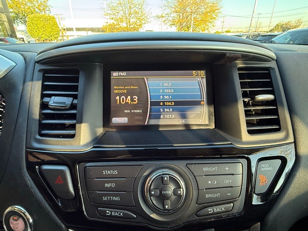 2016 Nissan Pathfinder SV