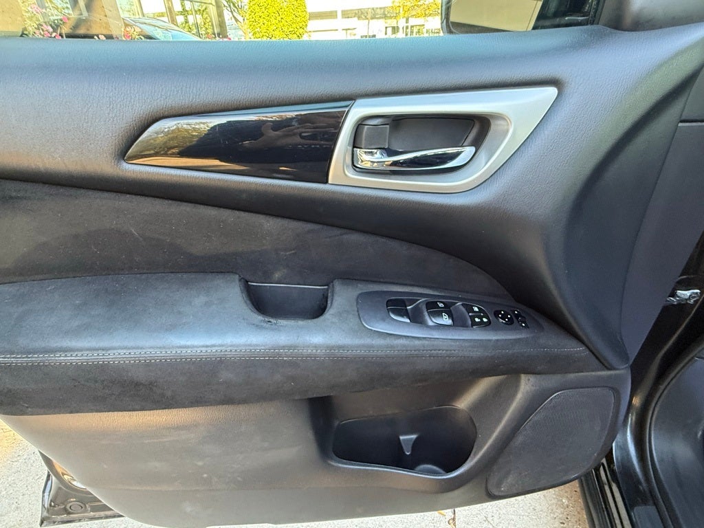 2016 Nissan Pathfinder SV