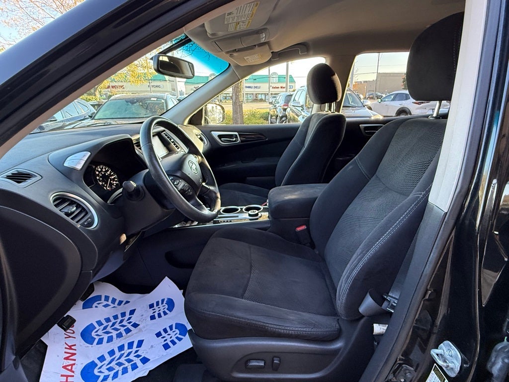 2016 Nissan Pathfinder SV