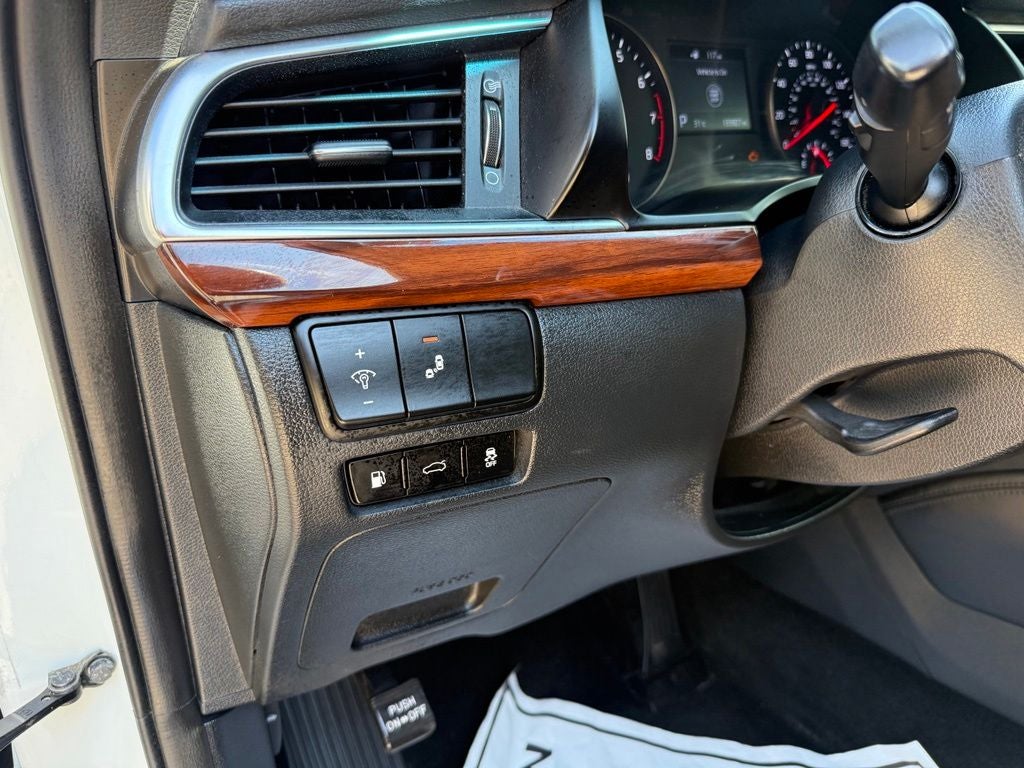2017 Kia Cadenza Premium