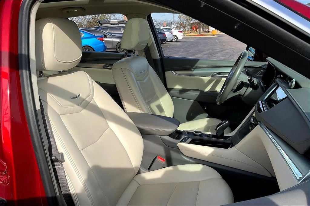 2022 Cadillac XT5 Premium Luxury