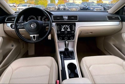 2013 Volkswagen Passat 2.5 SE w/Sunroof/Nav