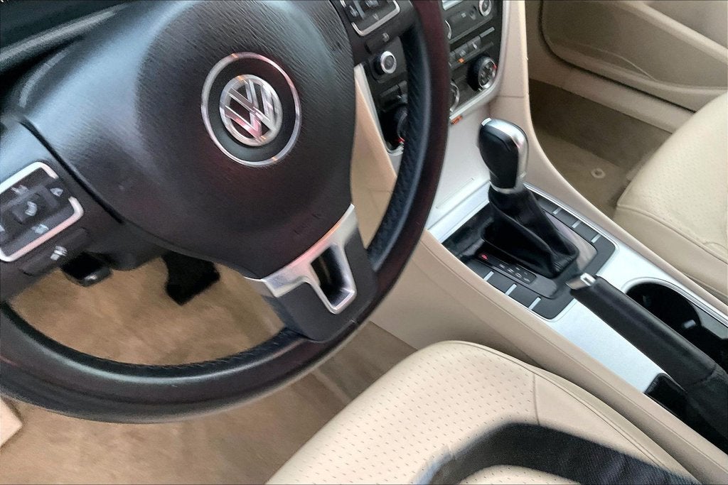 2013 Volkswagen Passat 2.5 SE w/Sunroof/Nav
