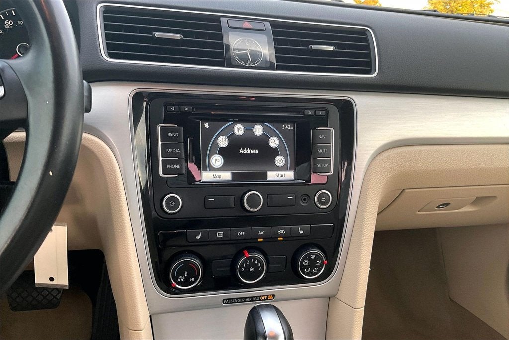 2013 Volkswagen Passat 2.5 SE w/Sunroof/Nav