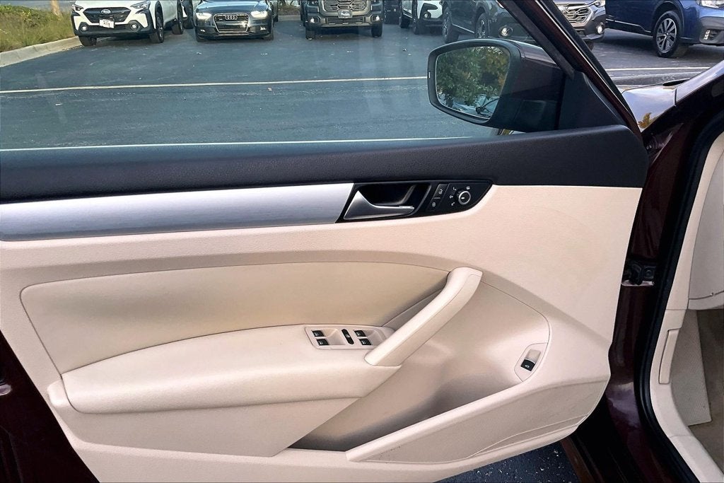 2013 Volkswagen Passat 2.5 SE w/Sunroof/Nav