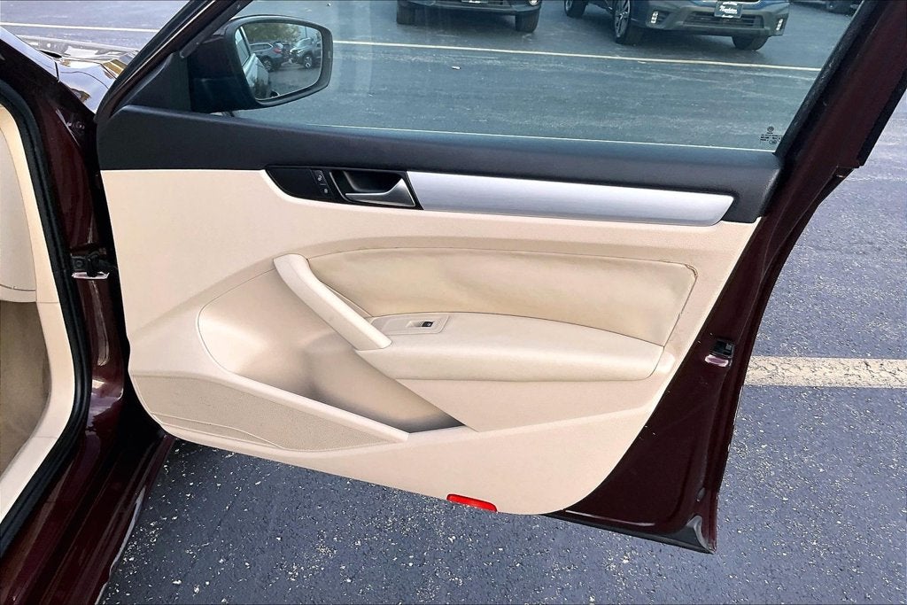 2013 Volkswagen Passat 2.5 SE w/Sunroof/Nav