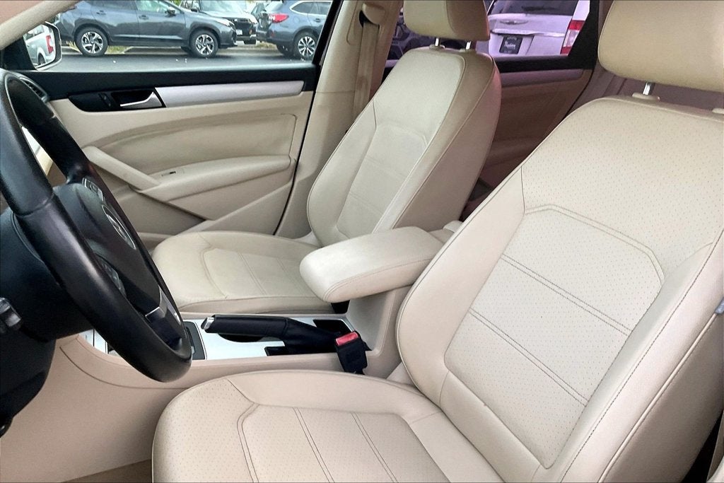 2013 Volkswagen Passat 2.5 SE w/Sunroof/Nav