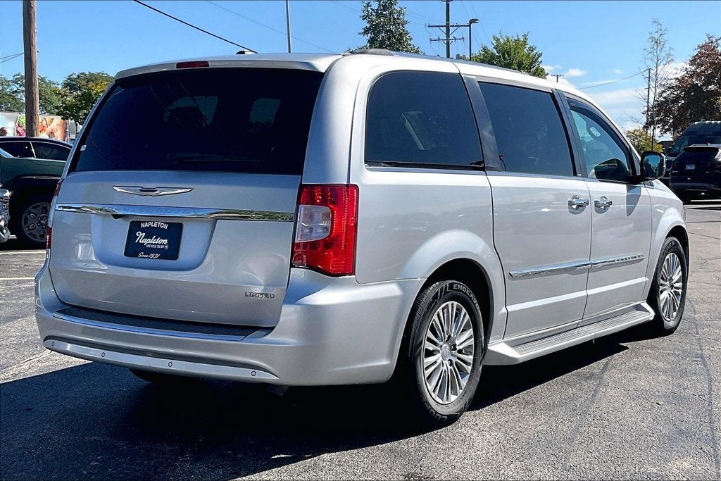 2011 Chrysler Town & Country Limited