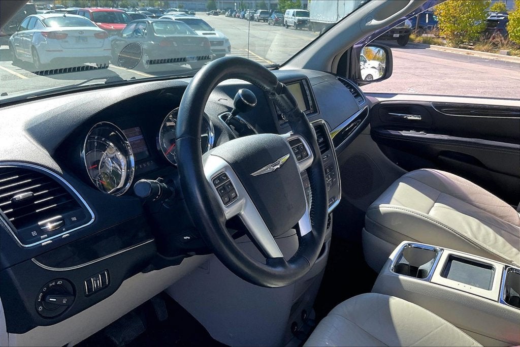 2011 Chrysler Town & Country Limited