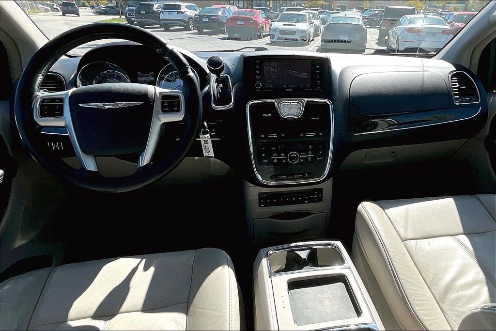 2011 Chrysler Town & Country Limited