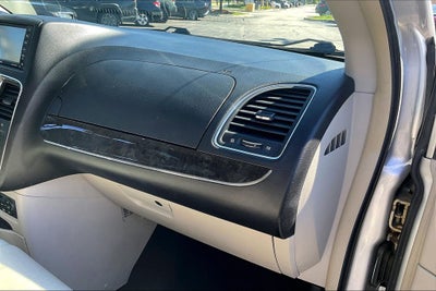 2011 Chrysler Town & Country Limited