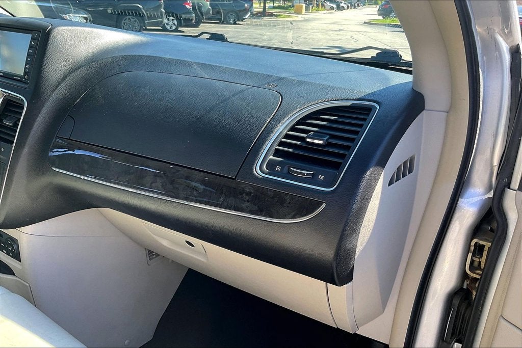 2011 Chrysler Town & Country Limited