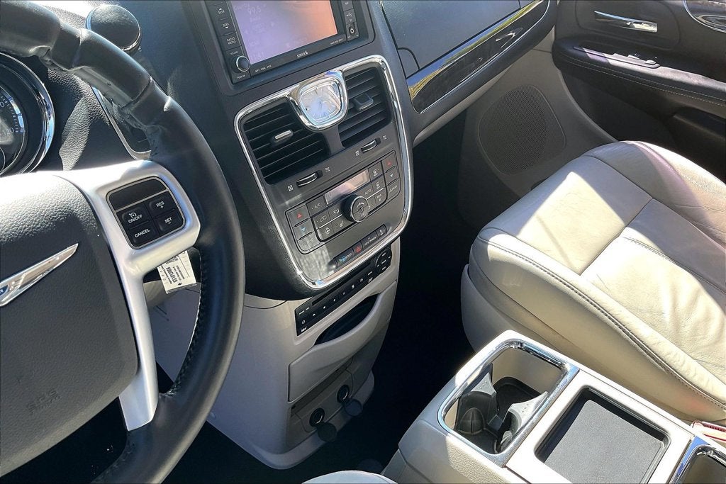 2011 Chrysler Town & Country Limited