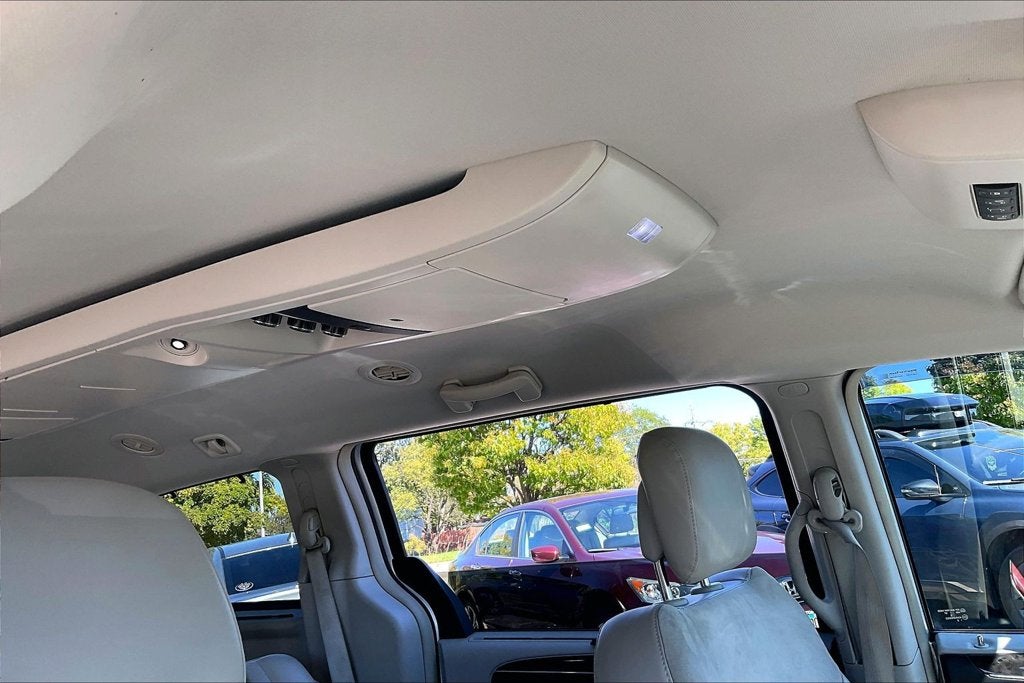 2011 Chrysler Town & Country Limited