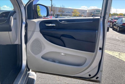2011 Chrysler Town & Country Limited