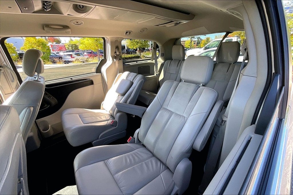 2011 Chrysler Town & Country Limited
