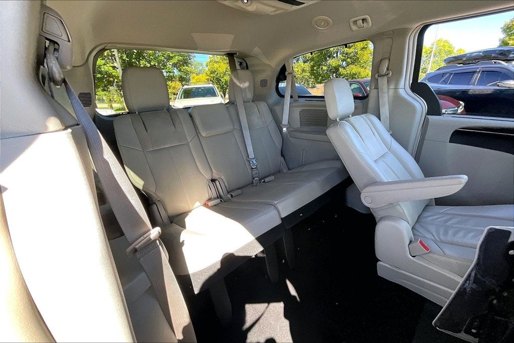 2011 Chrysler Town & Country Limited