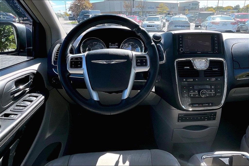 2011 Chrysler Town & Country Limited