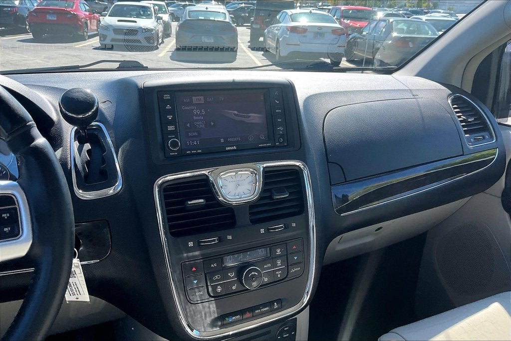2011 Chrysler Town & Country Limited