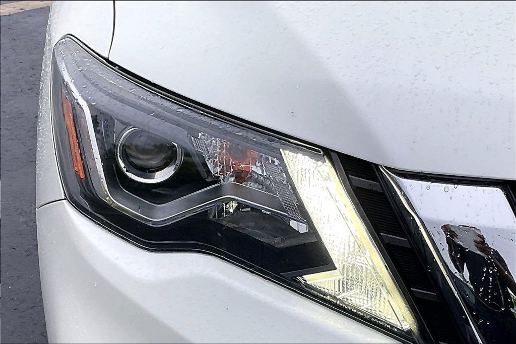 2018 Nissan Pathfinder SV
