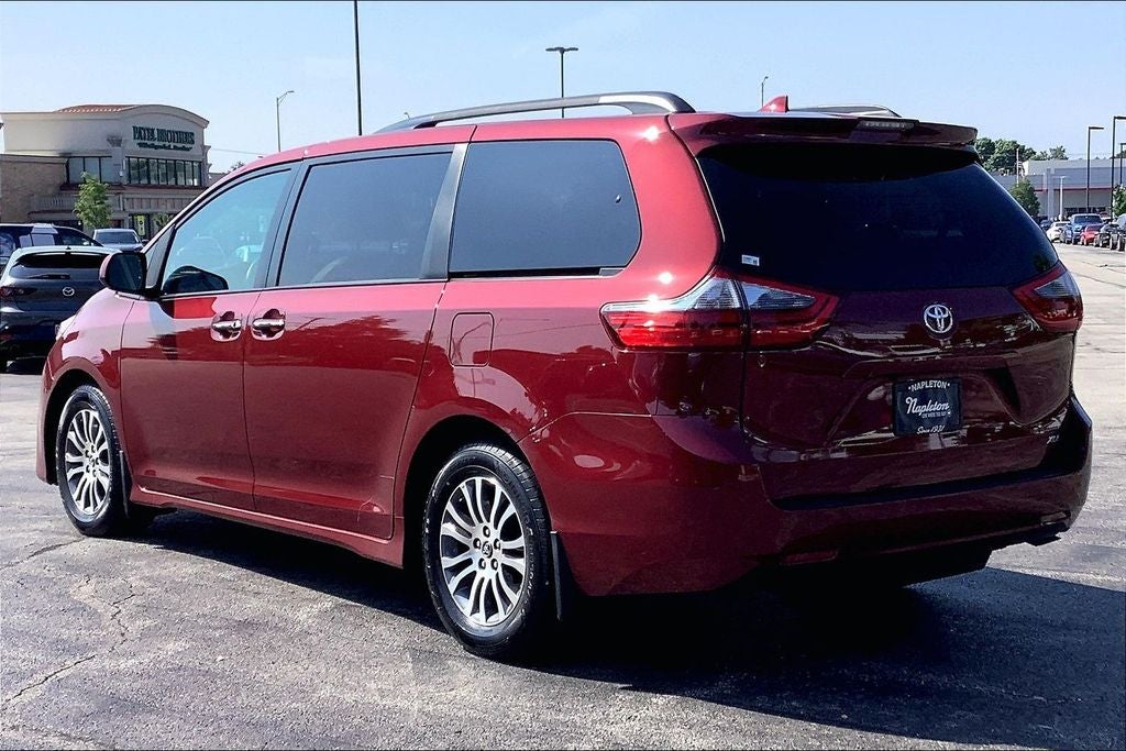 2020 Toyota Sienna XLE 8 Passenger