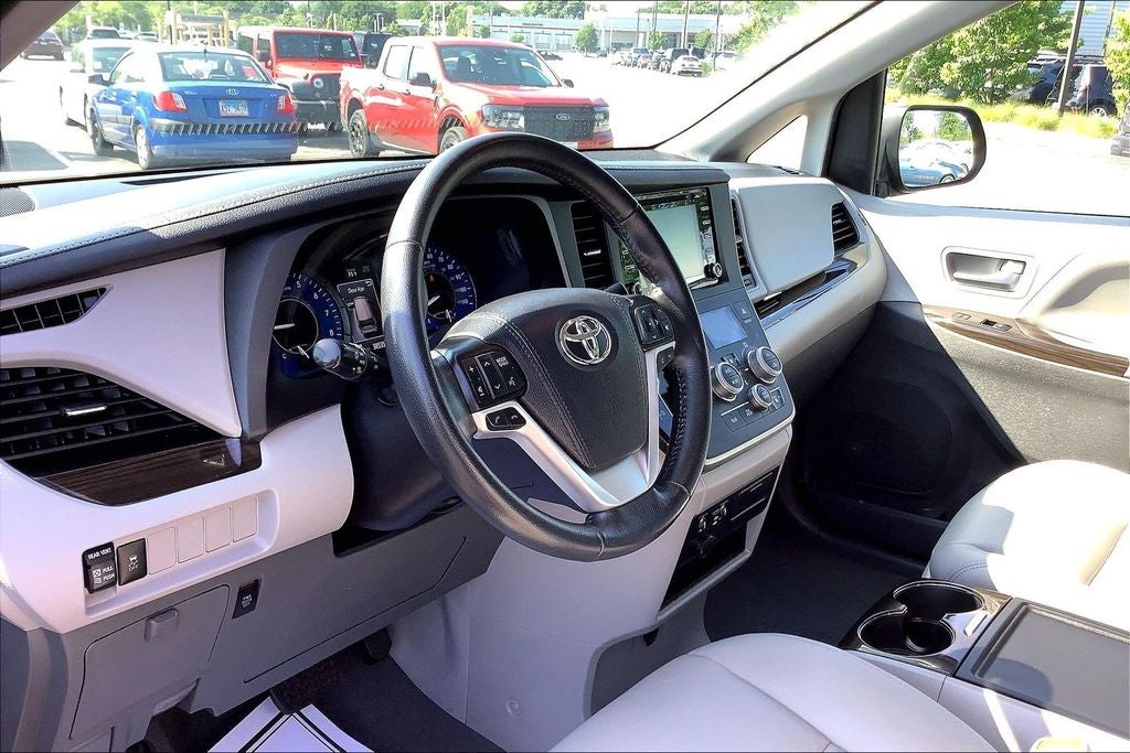 2020 Toyota Sienna XLE 8 Passenger