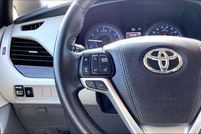 2020 Toyota Sienna XLE 8 Passenger