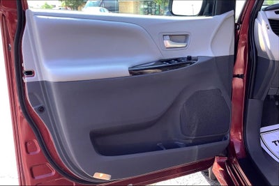 2020 Toyota Sienna XLE 8 Passenger