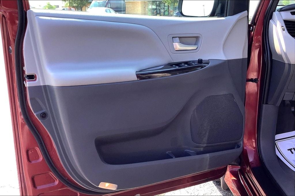 2020 Toyota Sienna XLE 8 Passenger