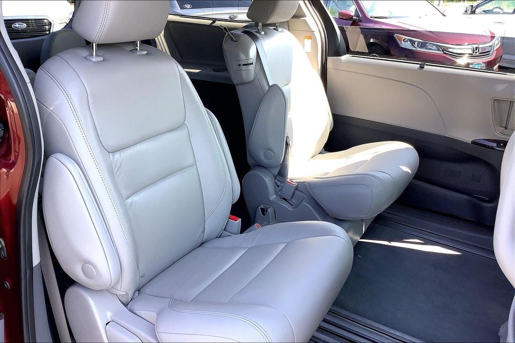 2020 Toyota Sienna XLE 8 Passenger