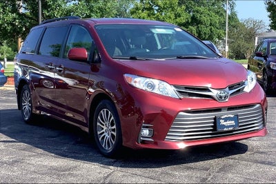 2020 Toyota Sienna XLE 8 Passenger
