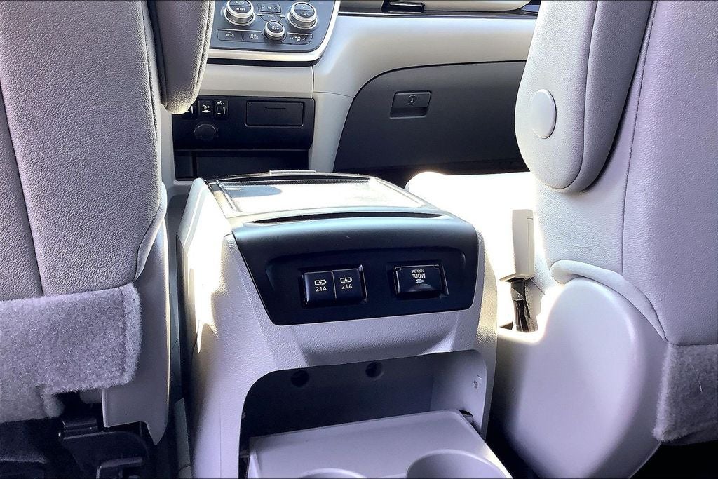 2020 Toyota Sienna XLE 8 Passenger