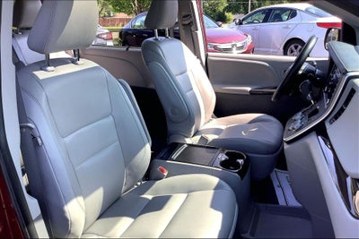 2020 Toyota Sienna XLE 8 Passenger