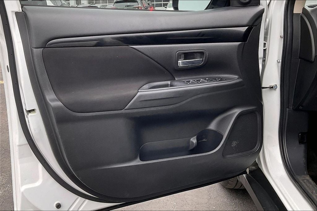 2019 Mitsubishi Outlander ES