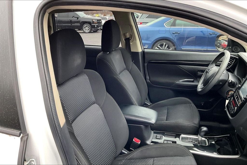 2019 Mitsubishi Outlander ES