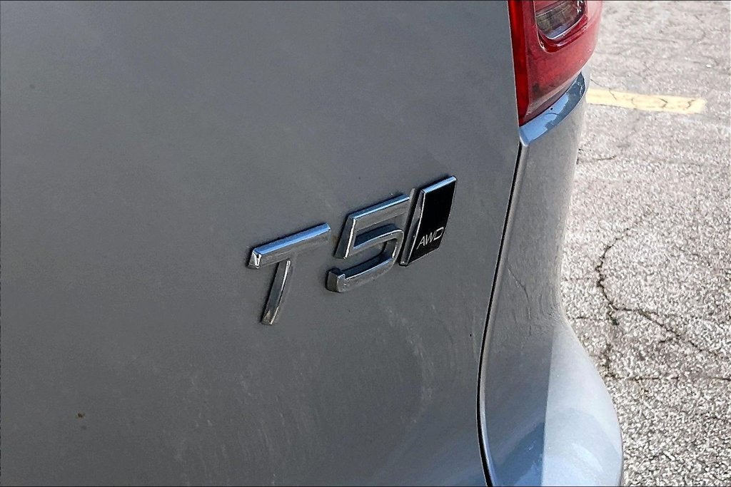 2019 Volvo XC40 Momentum