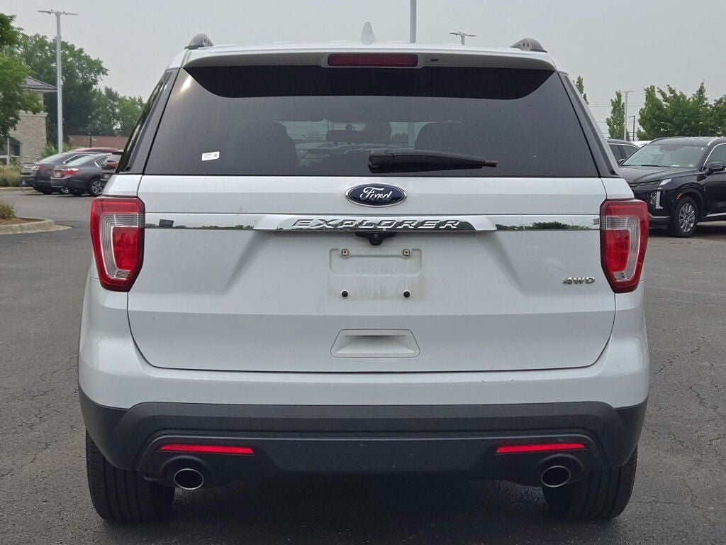 2017 Ford Explorer Base