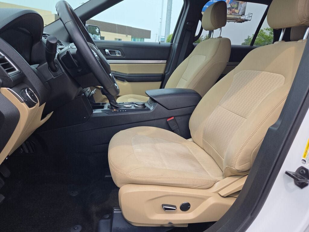 2017 Ford Explorer Base