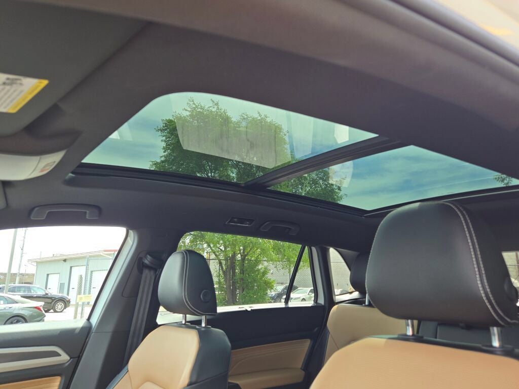 2022 Volkswagen Atlas Cross Sport 3.6L V6 SEL Premium R-Line