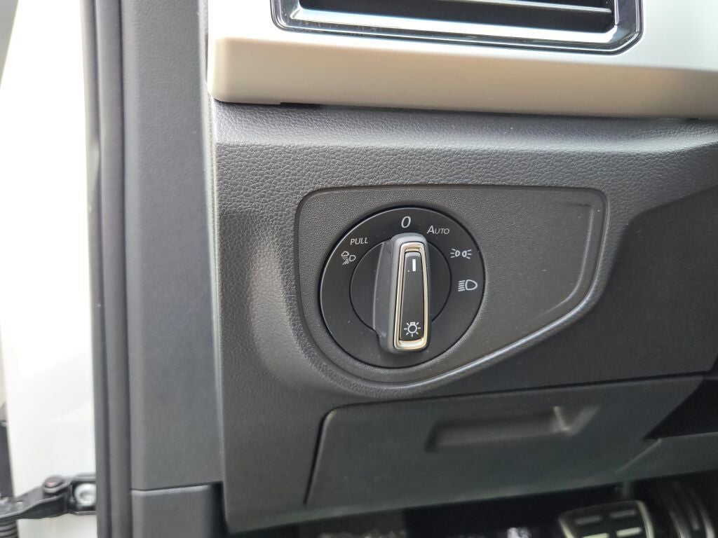 2022 Volkswagen Atlas Cross Sport 3.6L V6 SEL Premium R-Line